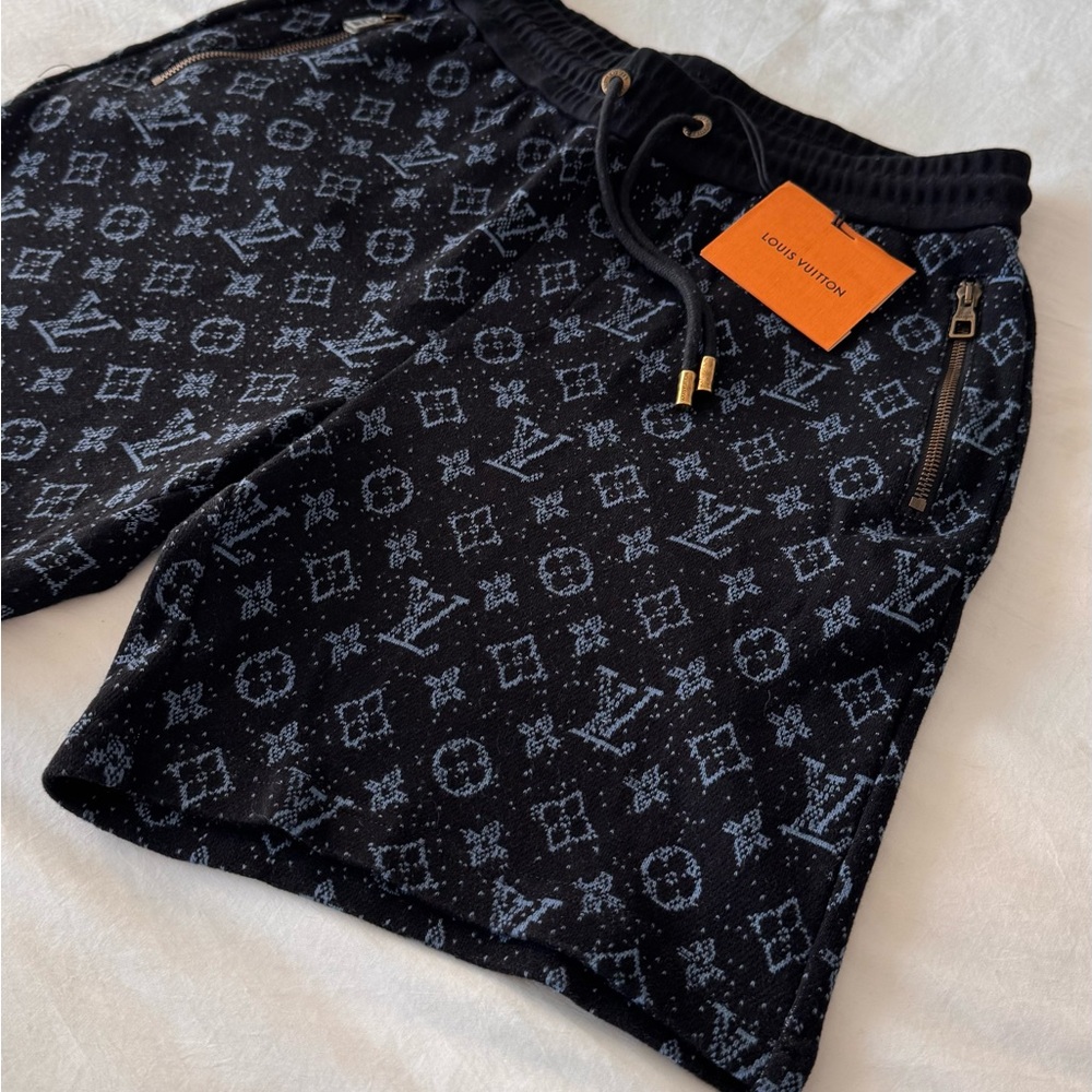 Louis Vuitton Monogram Terry Shorts | Men’s Size L | Rare | Mint Condition